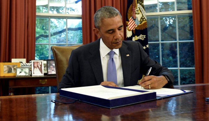 obama signing executive order in oval office